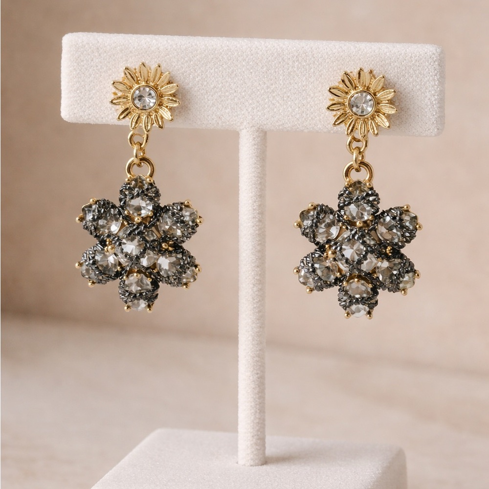 🔥🔥  Goldtone gunmetal and rhinestone floral earrings